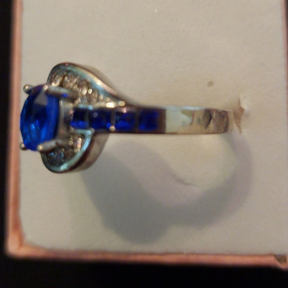 White Gold Filled an blue Rhinestone ring - Picture 4 of 5